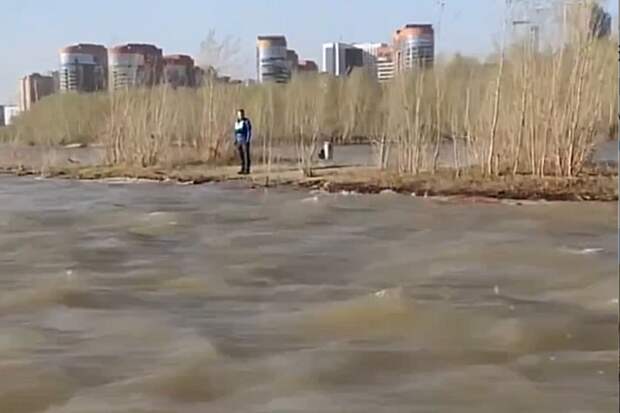 Экстремальные гонки: на Оби спасли новосибирца-сапсерфера без жилета