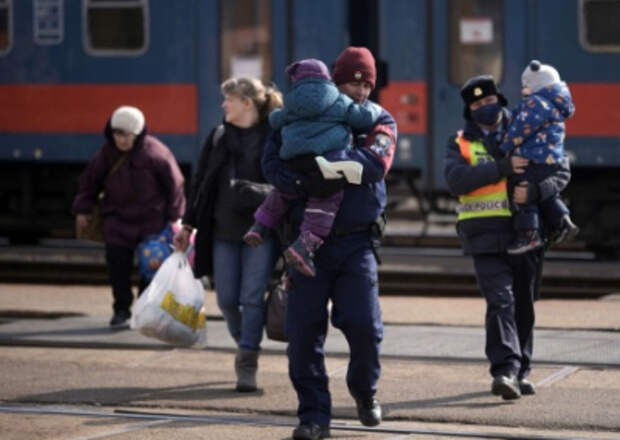 Еврочиновники опасаются наплыва 5 миллионов украинских беженцев из-за погружения Украины во тьму Еврочиновники опасаются наплыва 5 миллионов украинских беженцев из-за погружения Украины во тьму