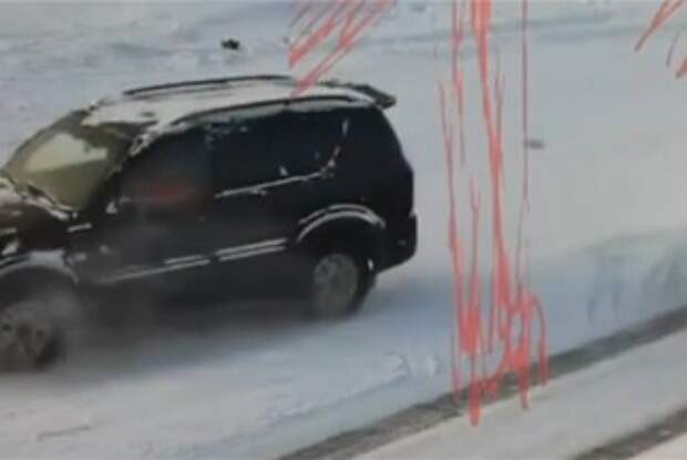 Водитель сбил двух школьников в российском регионе и попал на видео