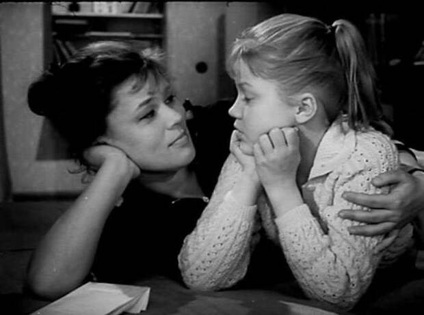 Кадр из фильма *Звонят, откройте дверь*, 1965 | Фото: kino-teatr.ru Кадр из фильма *Звонят, откройте дверь*, 1965 | Фото: kino-teatr.ru
