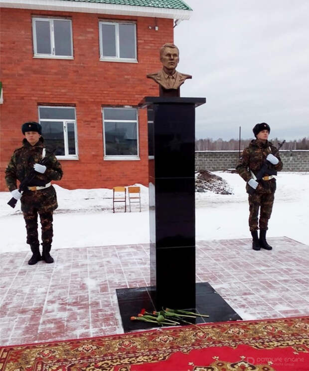 ЦУР Адыгеи помог вернуть памятник Герою России на родину