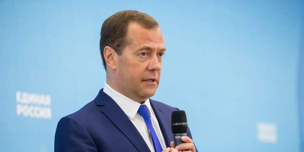 Медведев и Греф поговорили о кибербезопасности