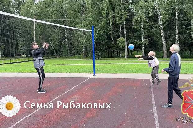 Семья тульских полицейских приняла участие в акции ко Дню семьи, любви и верности