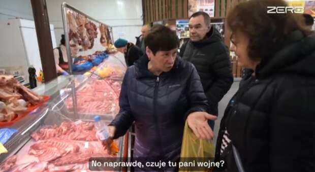 Русская женщина не поддалась на провокацию. Скриншот с видео youtube.com (Zero)