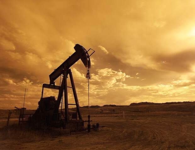 Сирийская нефть бьёт фонтаном в американские карманы под охраной ИГИЛ Сирийская нефть бьёт фонтаном в американские карманы под охраной ИГИЛ