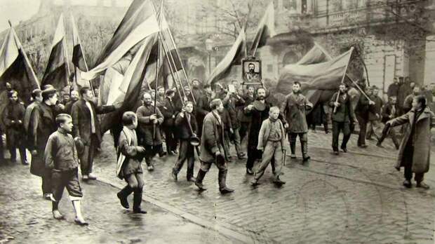 Демонстрация черносотенцев в Одессе вскоре после объявления Манифеста 17 октября, 1905 год.