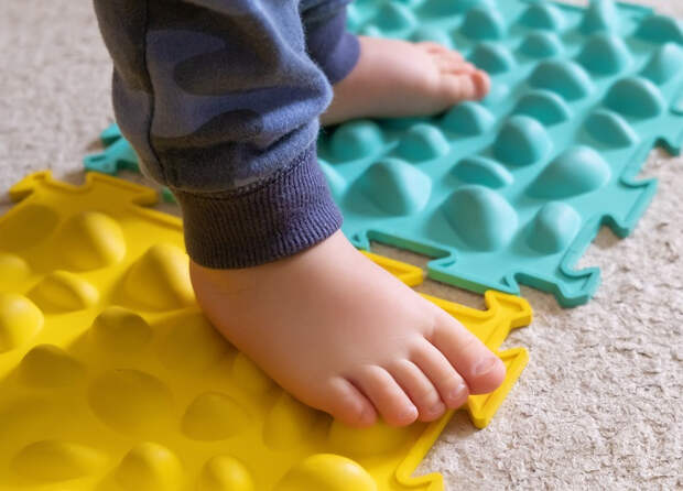 Вальгусная и варусная деформация стопы у ребенка: в чем разница и лечится ли это