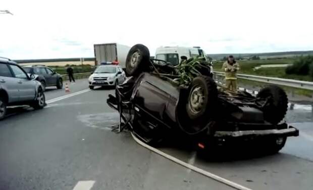 В Свердловской области Chevrolet снес два ВАЗа