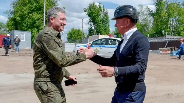 Осуждённый экс-замминистра Иванов и покойный Старовойт. Фото ТГ-канала t.me/gubernator_46
