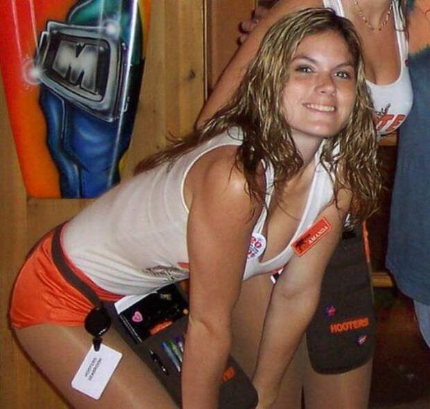 Симпатичные девушки из ресторана HOOTERS (46 фото)