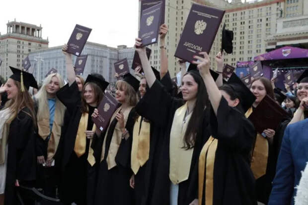 Лучшие студенты Московского университета отметили выпускной 26 июня.Фото: Елена Либрик / «Научная Россия»