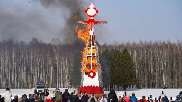 Прощеное воскресенье: почему в последний день Масленицы просили прощения и сжигали чучело