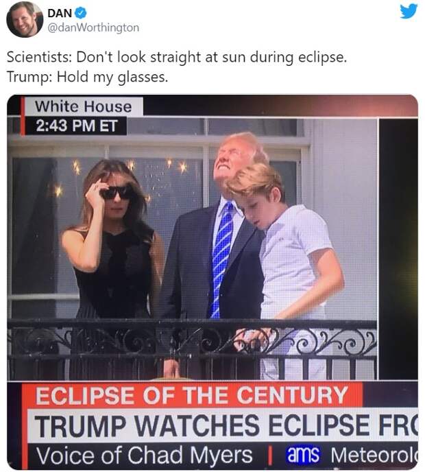 Трамп смотрит на солнечное затмение