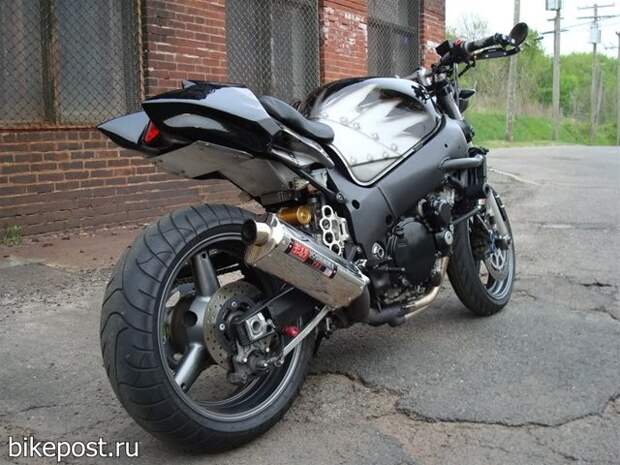 Стритфайтер Suzuki GSX-R 1999