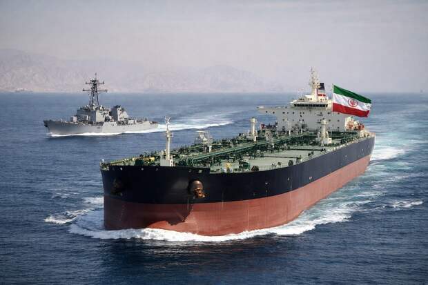 Подсанкционный супертанкер Ирана пересёк Ормузский пролив вопреки блокаде США