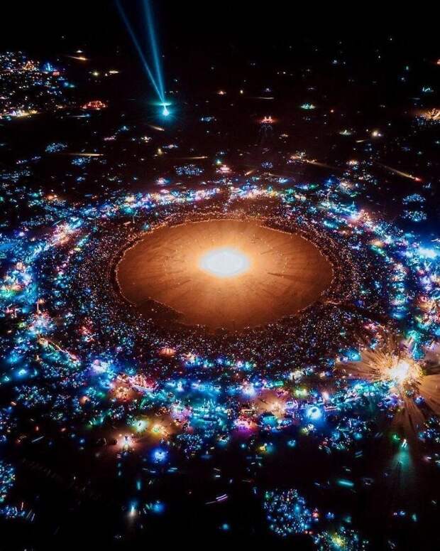 36. Фестиваль «Burning Man» смотрится космически