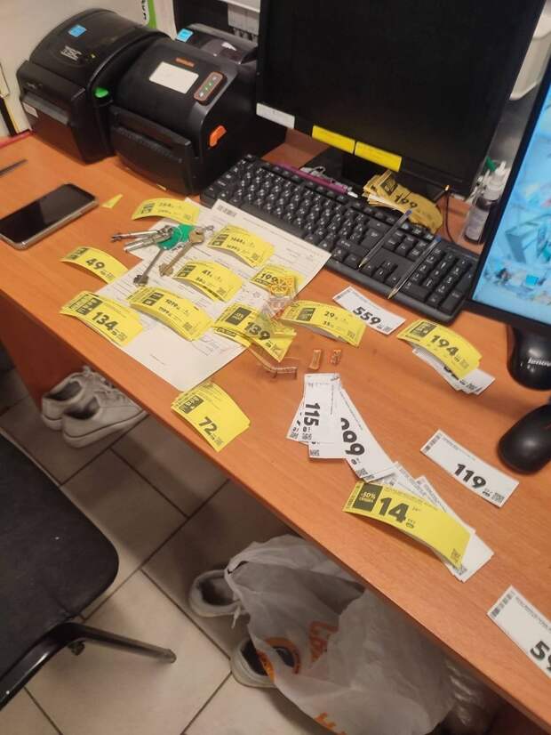 ⚡️В магазинах начали менять ценники, увеличивая стоимость товаров из-за