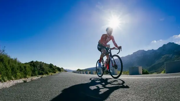 Голландского велогонщика Мааса частично парализовало после аварии во время гонки
