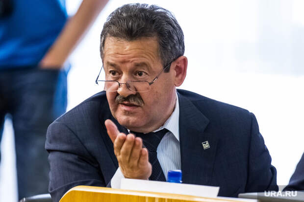 В компании тюменского депутата раскрыли, когда починят дамбу. Она не выдержала первого паводка