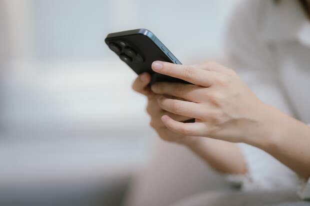 Россиянка упала в обморок во время звонка вернувшегося из плена мужа