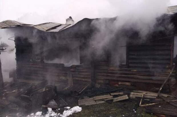 Семья с детьми погибла при пожаре в частном доме в Костромской области