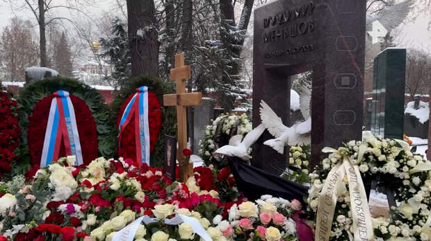 Веру Алентову похоронили на Новодевичьем кладбище