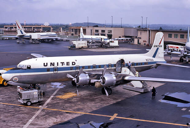 Douglas DC-6 United Airlines