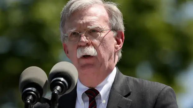 Болтон прибыл на переговоры в ОАЭ