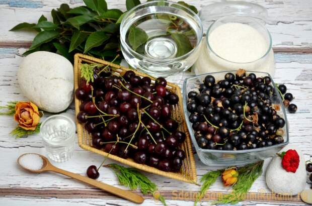 Ликер из вишен и черной смородины