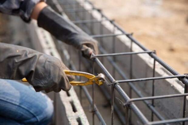 Нужно ли утеплять фундамент? Разбираем на реальных примерах, чтобы не выбросить деньги на ветер