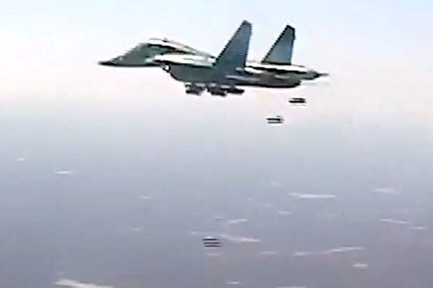 Летчик Су-34 впервые показал комбинированный удар ФАБ-500 и УМПБ Д-30СН