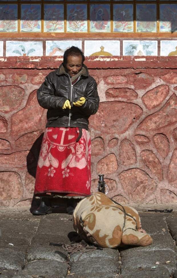 В 1959 году, когда на территории Тибета закрепились китайские власти, ритуал был полностью запрещён буддизм, грифы, небесное погребение, похороны, тибет, факты