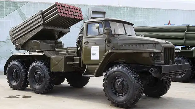 В Сети опубликовали кадры работы российской артиллерии и РСЗО по позициям ВСУ под Авдеевкой