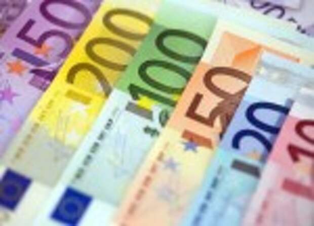 Доллар и евро растут к рублю на торгах 