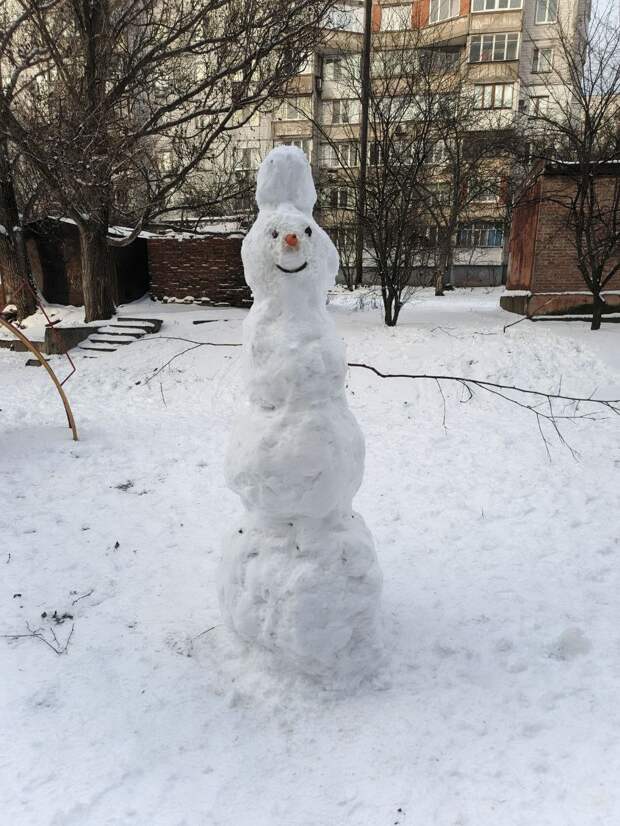 Ещё снеговик в Донецке