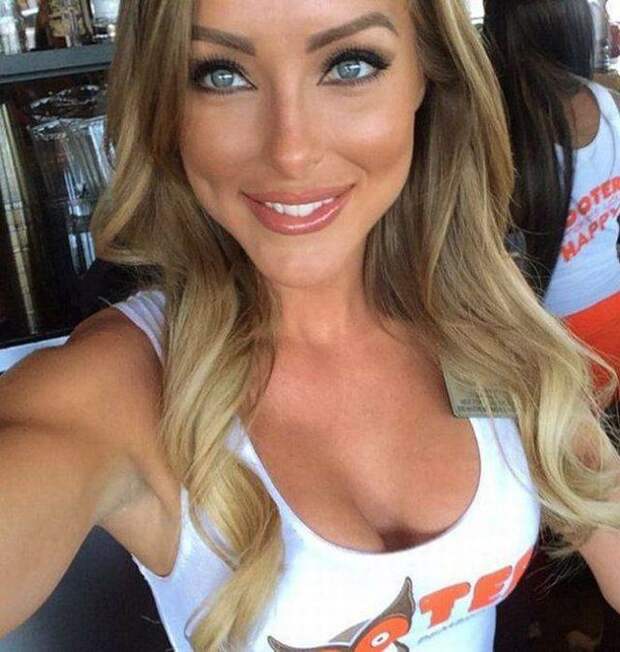 Симпатичные девушки из ресторана HOOTERS (46 фото)