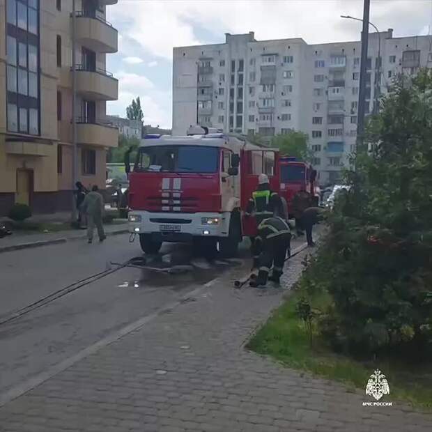 138 человек эвакуировали из горящей многоэтажки в Джанкое