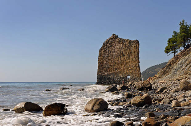 rocks03 Самые красивые и необычные морские скалы