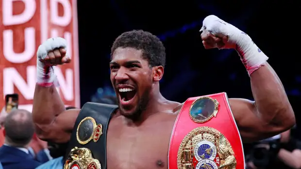 Промоутер заявил, что травма Джошуа не повлияет на планы боксёра