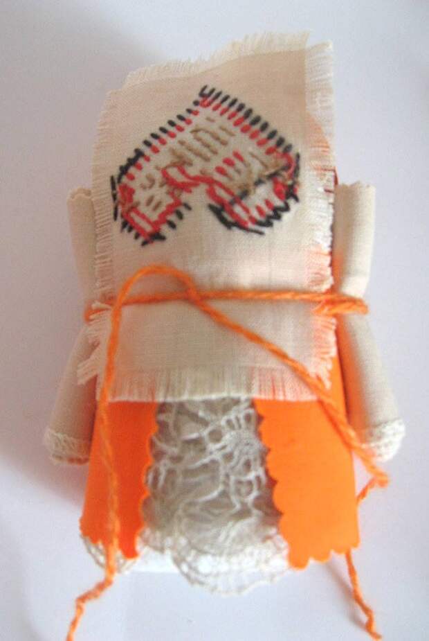 Обереговая кукла – традиционный праздничный дар родичам.