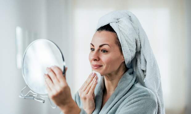 Косметолог Волобуева рассказала о пользе ниацинамида для кожи и волос