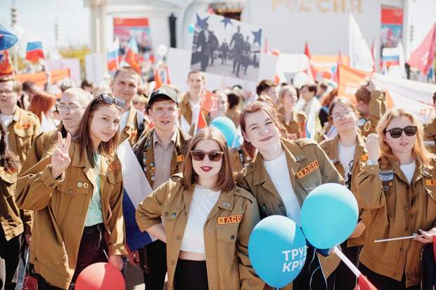 Студенты из Крыма приняли участие в Первомайском шествии в Москве