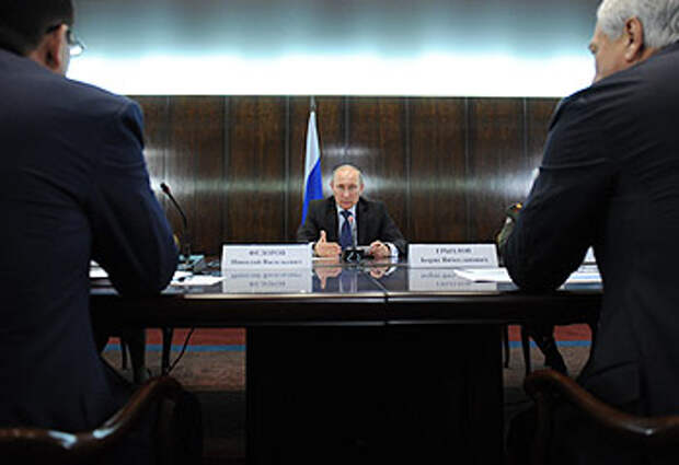Премьер-министр РФ Владимир Путин на первом координационном заседании Общероссийского народного фронта (ОНФ)