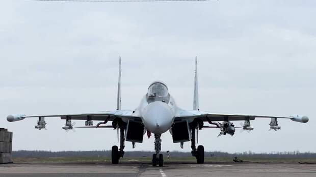 Су-35С прикрыл вертолеты в зоне проведения спецоперации