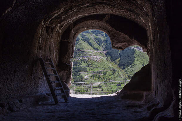 Прогулка по пещерному комплексу Вардзиа в Грузии
