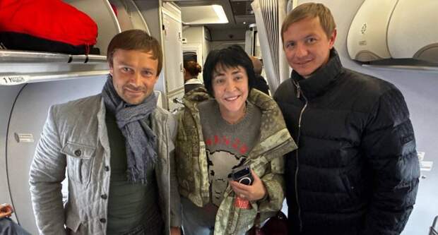 Лолита выложила фото с Сычевым и Павлюченко: «Вот кому еще так повезло в День влюбленных — сфотографироваться с двумя легендами…