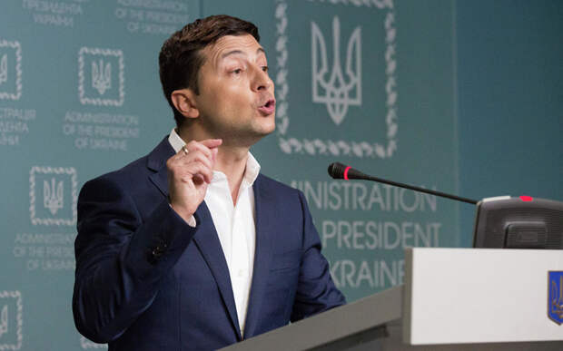 Странное поведение Зеленского на совещании озадачило пользователей соцсетей