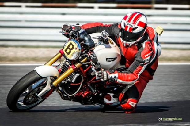 Кафе рейсер Ducati S2R 800