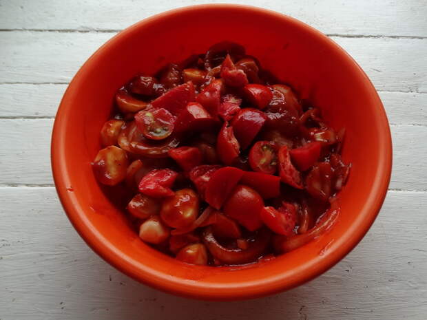 Курочка в томатном соусе - одно из моих любимейших блюд на каждый день: невероятное вкусное мясо, без излишней возни