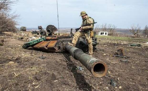 Поле "незалежной" брани: Кадровые украинские офицеры и даже водители танков перебиты
